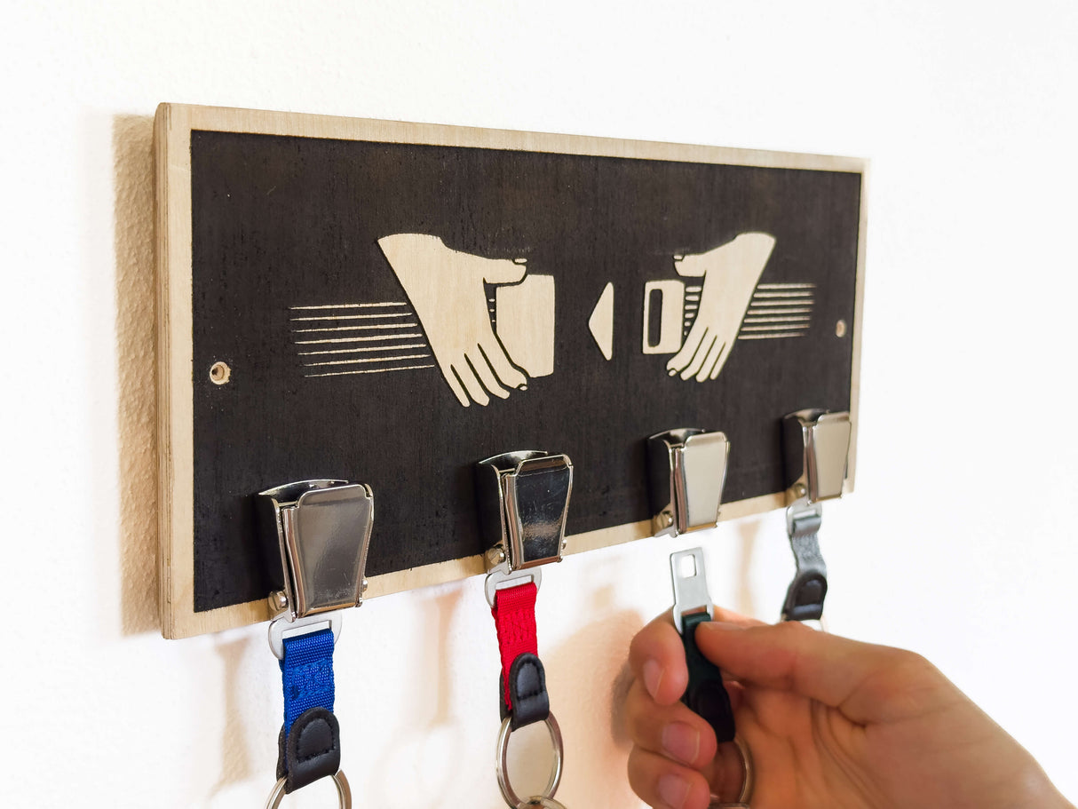 Cumoli Schlüsselbrett mit Flugzeugschnallen