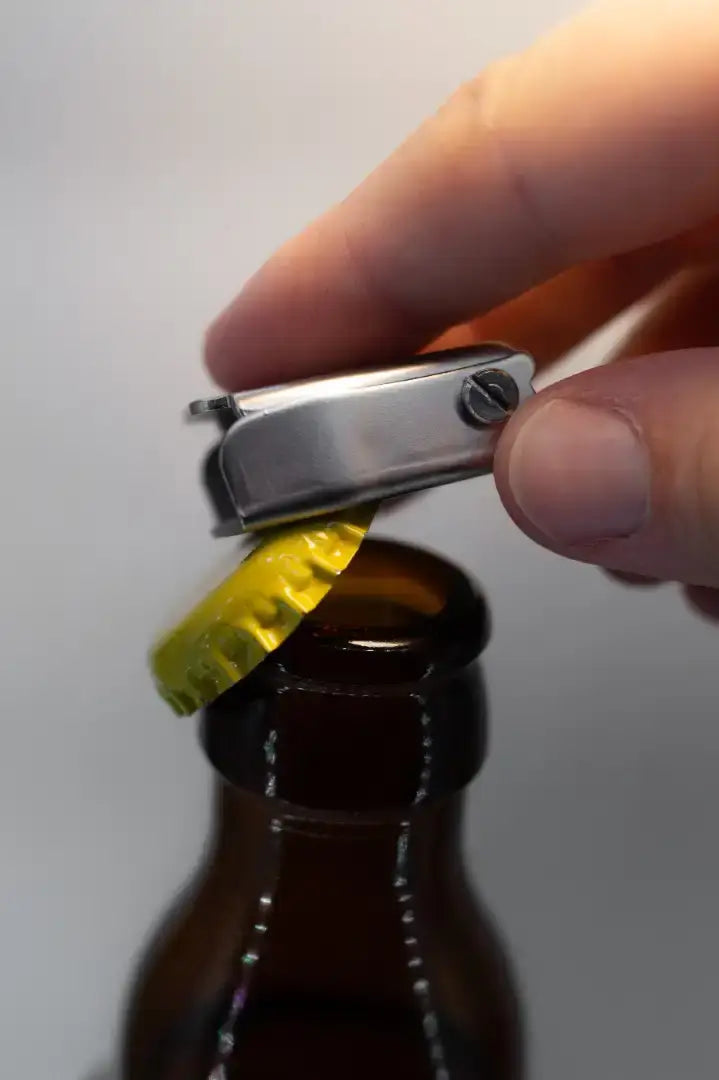 Schlüsselanhänger Flugzeuggurtschnalle mit Flaschenöffner