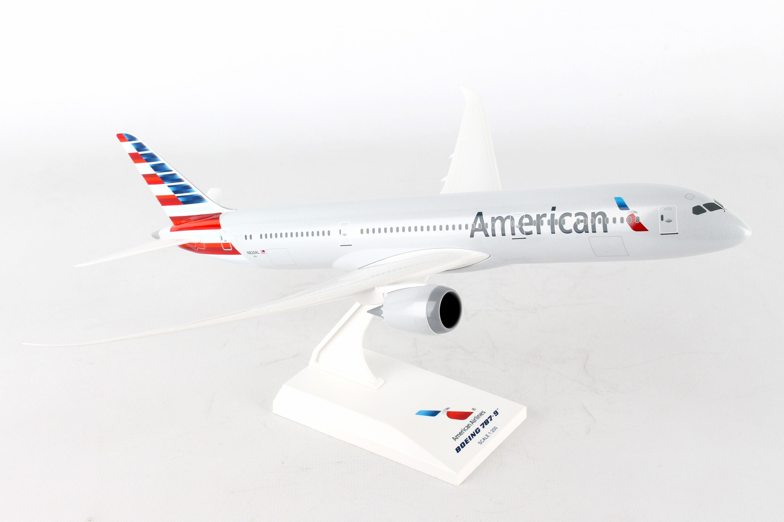 SkyMarks Flugzeugmodell American Airlines Boeing 787-9 Maßstab 1:200