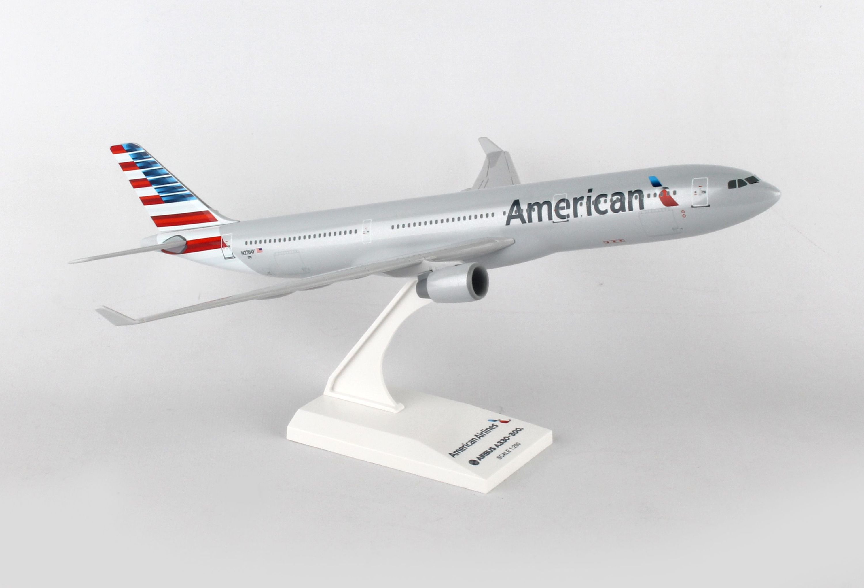 SkyMarks Flugzeugmodell American Airlines Airbus A330-300 Maßstab 1:200