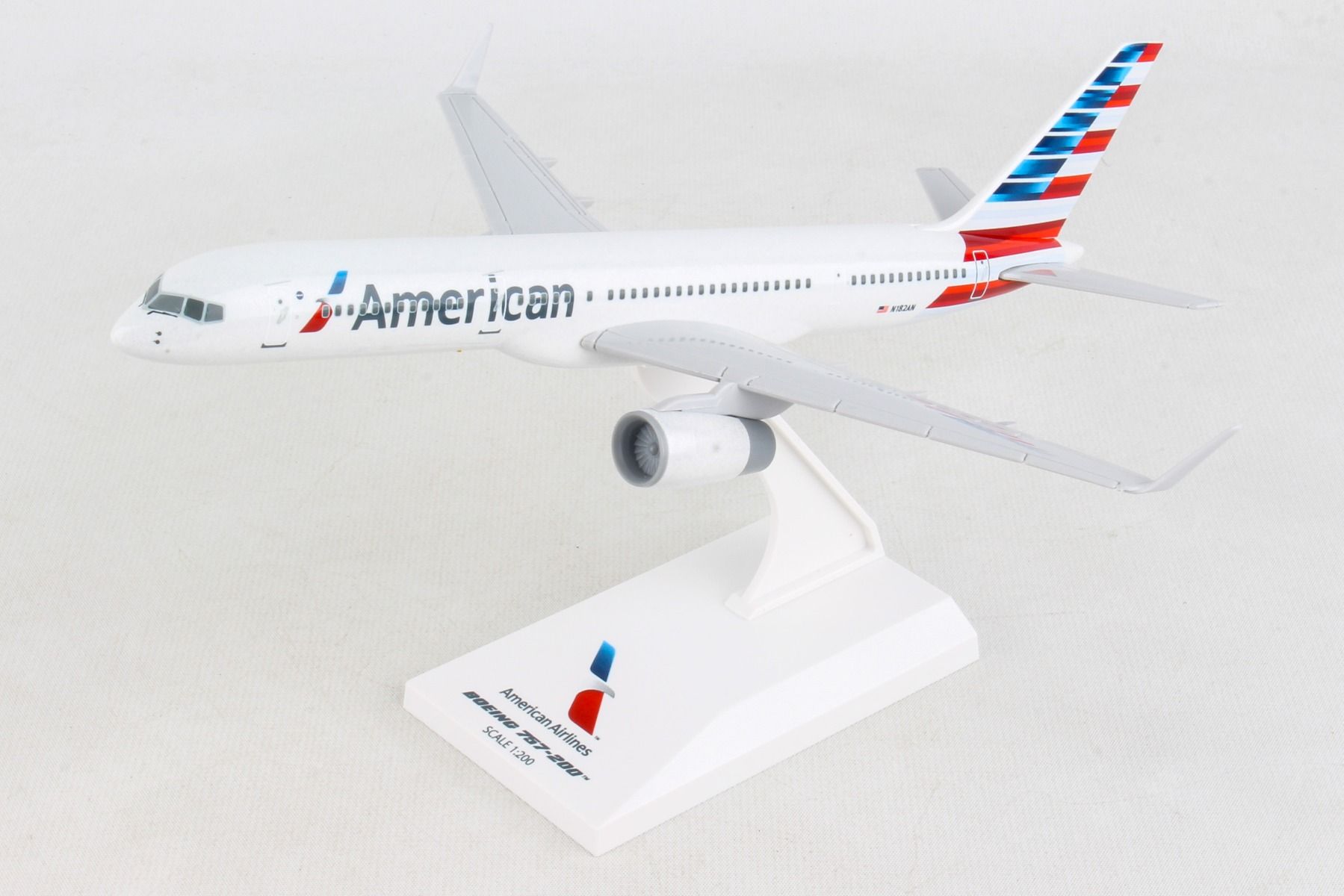 SkyMarks Flugzeugmodell American Airlines Boeing 757-200 New Livery