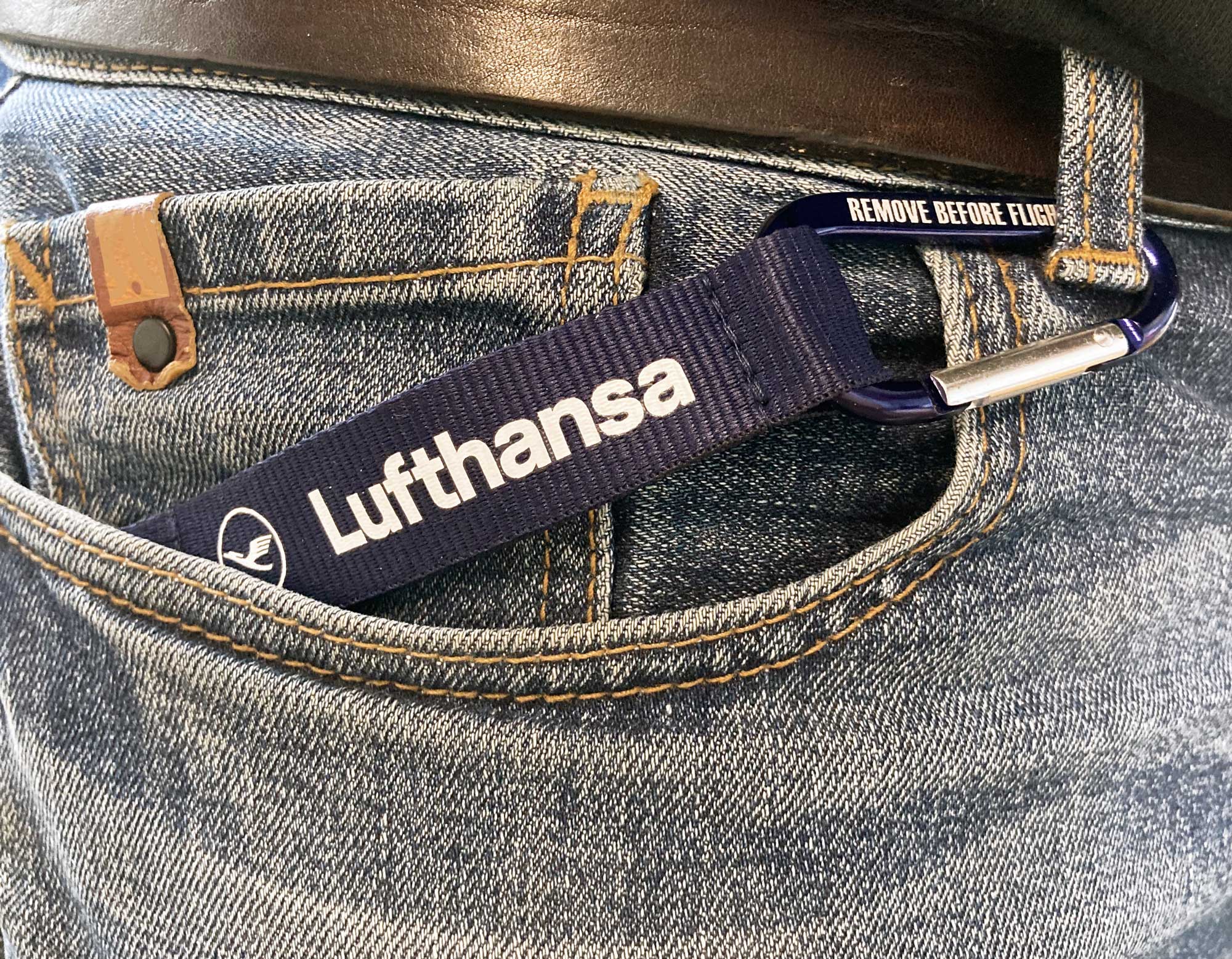 RBF Schlüsselanhänger "Lufthansa/Remove Before Flight" mit Karabiner-Strap 